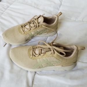 Asics Nude color size man 7 women 8